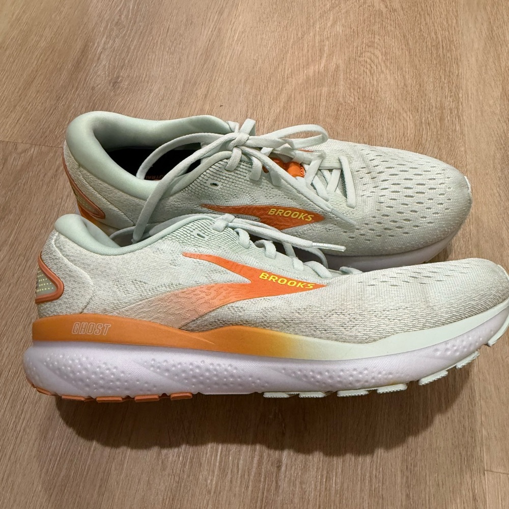 Women's Brooks Ghost 16, Skylight/Coconut/Sunset, 9.5 B Medium US Gently Used